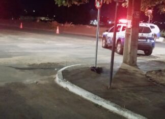 Jovem morre após viatura da PM bater na traseira de moto durante perseguição, diz polícia