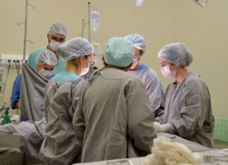 Governo cria ‘indenização por procedimentos cirúrgicos’ e vai pagar até R$ 5 mil para equipes médicas; entenda