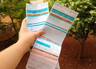 Justiça condena Energisa a pagar R$ 5 mil a consumidora por cortar energia de casa mesmo com conta paga