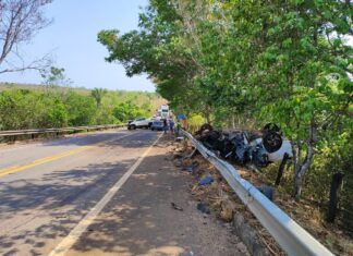 Batida entre caminhonete e carro próximo de ponte deixa um morto e feridos