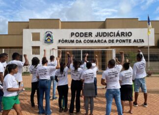 Parentes e amigos de ex-vereador morto a facadas fazem protesto e cobram andamento de processo