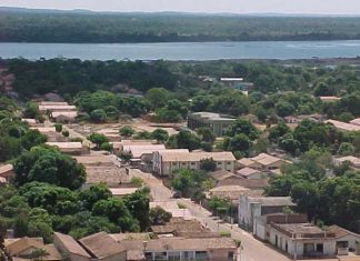 Mãe é denunciada por estupro após permitir ‘namoro’ de filha adolescente com homem de 24 anos