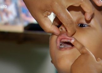 Menino que precisa extrair todos os dentes tem dificuldade para se alimentar e beber água, diz mãe