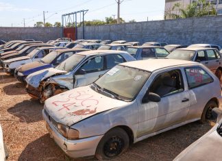 Veículos e sucatas apreendidos são leiloados pela Prefeitura de Palmas