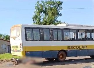 Adolescentes morrem após serem atropeladas por ônibus escolar