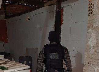 Polícia Federal cumpre mandados de busca em comércios e casas de investigados por tráfico de drogas