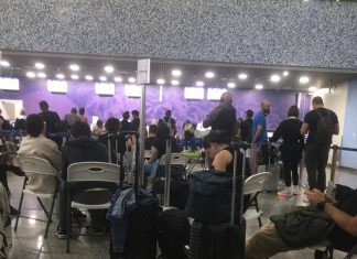 Sala de espera do aeroporto de Palmas fica lotada após cancelamento de voo