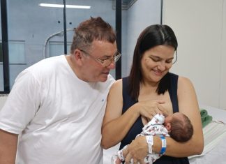 Mulher descobre gravidez ao entrar em trabalho de parto e tem bebê dentro de carro durante viagem: ‘Misto de emoções’