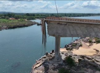 Caminhões com produtos químicos continuam no rio após queda de ponte entre TO e MA; nota orienta população sobre contaminação