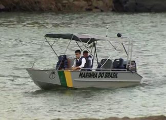 Corpo de vítima da queda de ponte é resgatado por mergulhadores após ser encontrado por drones entre os escombros