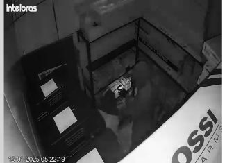 VÍDEO: Criminosos furtam loja de artigos de caça e pesca e levam mais de 30 armas de fogo e munições