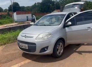 Carro que ficou preso em fenda durante desabamento é retirado de ponte; VÍDEO
