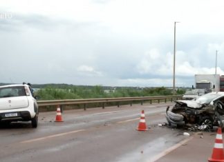 Batida entre carros deixa trânsito lento na ponte que liga Palmas e Luzimangues