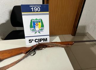 Homem é preso suspeito de agredir esposa e atirar contra policiais que prestavam atendimento à vítima