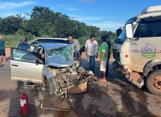 Acidente entre carro e caminhão deixa duas mulheres feridas na TO-010