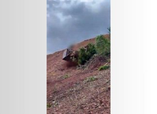 Tratorista morre após trator capotar enquanto removia vegetação em ribanceira de rodovia