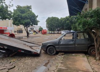 Carros abandonados em ruas e calçadas de Gurupi serão retirados pela prefeitura; saiba como denunciar