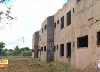 Prédios abandonados na região sul de Palmas deixam moradores com medo e frustrados: ‘300 sonhos jogados no lixo’