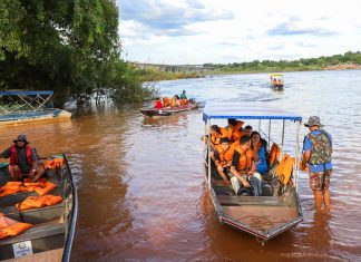 Travessia de barco no rio Tocantins é renovada por mais três meses nas duas cidades afetadas pela queda de ponte entre TO e MA