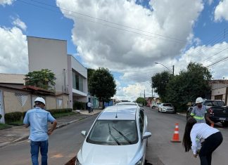 BRK é multada em R$ 223 mil por vazamento de água que fez cratera se abrir e quase ‘engolir’ carro