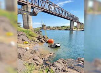 Caminhonete que caiu em desabamento de ponte entre o Tocantins e o Maranhão é retirada do fundo do rio; VÍDEO