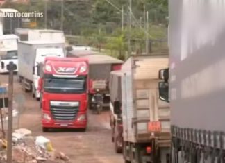 Justiça proíbe prefeitura de cobrar taxa de veículos pesados que passam por cidade após queda de ponte entre TO e MA