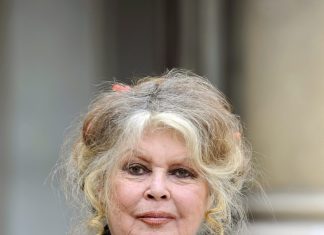 Brigitte Bardot publica livro abecedário com suas definições escritas à mão
