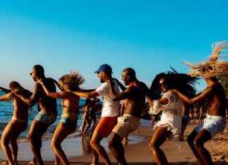 Vai no cavalinho: como uma dança virou de ponta cabeça tantos shows ao vivo