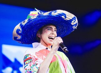 Adriana Partimpim põe ‘O quarto’ no palco de festival carioca em show mais vocacionado para espaços menores