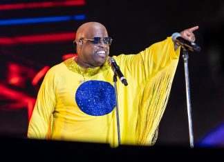 CeeLo Green faz ‘baile de formatura’ batido com músicas de MC Bola e Sergio Mendes no The Town