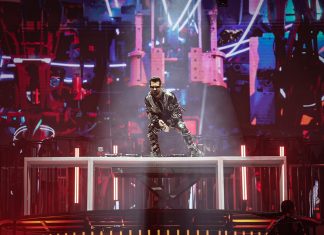 Dennis DJ faz festa farofeira no The Town com show atrapalhado por filha nepo baby