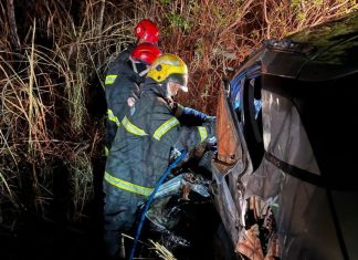 Três pessoas morrem após acidente entre dois carros em rodovia do Tocantins