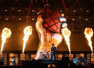 Green Day põe The Town no bolso em show catártico que critica ‘bastardos fascistas’ e traz essência punk