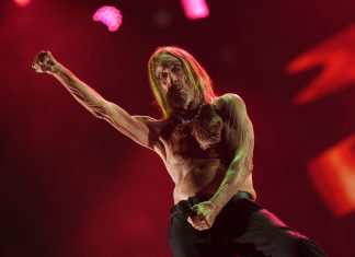 Aos 78 anos, Iggy Pop desafia noção de idade em dia de bandas influenciadas por ele