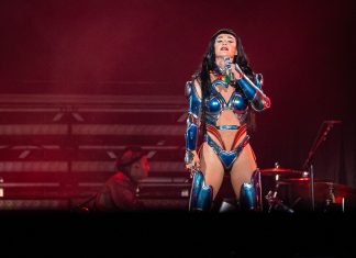 ‘Meu nome é Júlia’: entenda grito do público em shows da Katy Perry