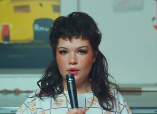 Lola Young cancela show no Lollapalooza Brasil 2026 após desmaiar em palco