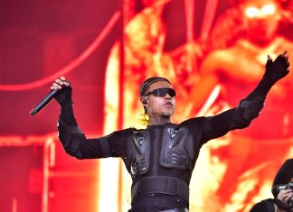 MC Cabelinho anima plateia de adolescentes, mas canta pouco em show no The Town