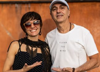 Nô Stopa ‘queima por dentro’ com Zeca Baleiro em ‘Brasa’, álbum autoral com a ardência feminina dos forrós e boleros