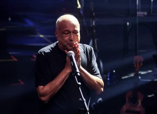 Choro de Sombrinha rega com emoção o tributo a Arlindo Cruz na gravação ao vivo do show ‘50 anos’ no Rio de Janeiro