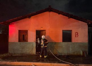 Corpo é encontrado carbonizado embaixo de entulhos após incêndio em casa