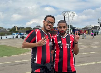 Fãs de Gloria Groove vestem camisas de time inspiradas no álbum Lady Leste no The Town 2025