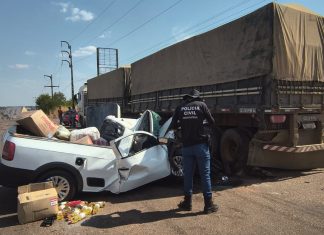 Motorista fica ferido após picape bater em carro e caminhão na TO-050
