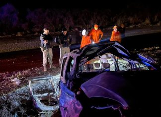 Três pessoas morrem após serem arremessadas de carro que capotou na BR-153