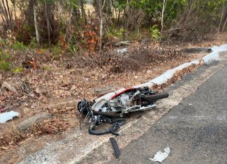 Acidente entre moto e caminhão deixa dois mortos na BR-153