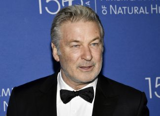 Irmãos Alec Baldwin e Stephen Baldwin batem carro em Nova York
