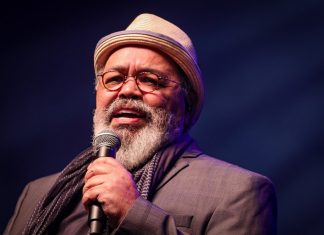 Jorge Aragão grava o show ‘50 anos de poesia’ no Rio com feats com Liniker, Alcione, Péricles e Xande de Pilares