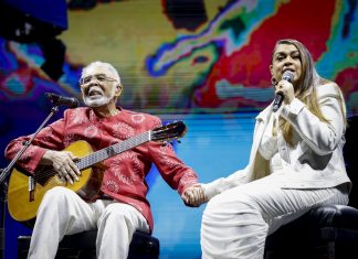 Gilberto Gil faz homenagem a Preta Gil e canta com Roberto Carlos em último show em SP