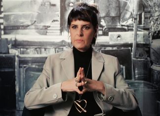Fernanda faz ‘abreugrafia’ do álbum ‘Da lata’ em documentário com o apuro que caracteriza a obra solo da artista