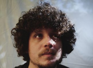 Chico Chico evolui e desfaz confusões na ardência do melhor álbum solo