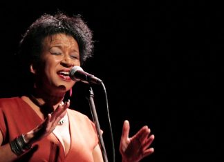 Juçara Marçal tem lançado álbum com o show em que a morte lhe caiu bem